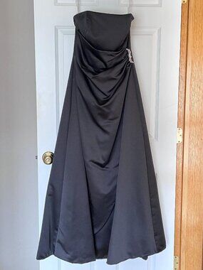 David’s Bridal Black Strapless Formal Gown/Dress/Prom Ruched Waist Sz 10 EXC